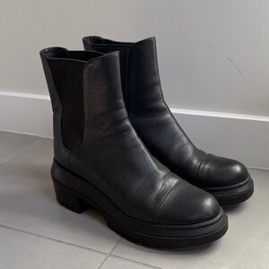 Stuart Weitzman Norah Platform Lug Chelsea Boots 7.5/37.5
